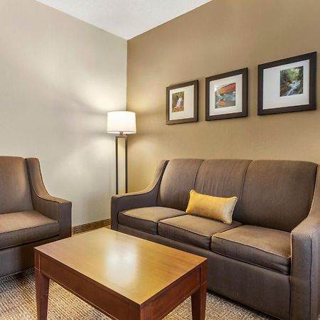 Comfort Inn & Suites Streetsboro - Kent Exteriör bild